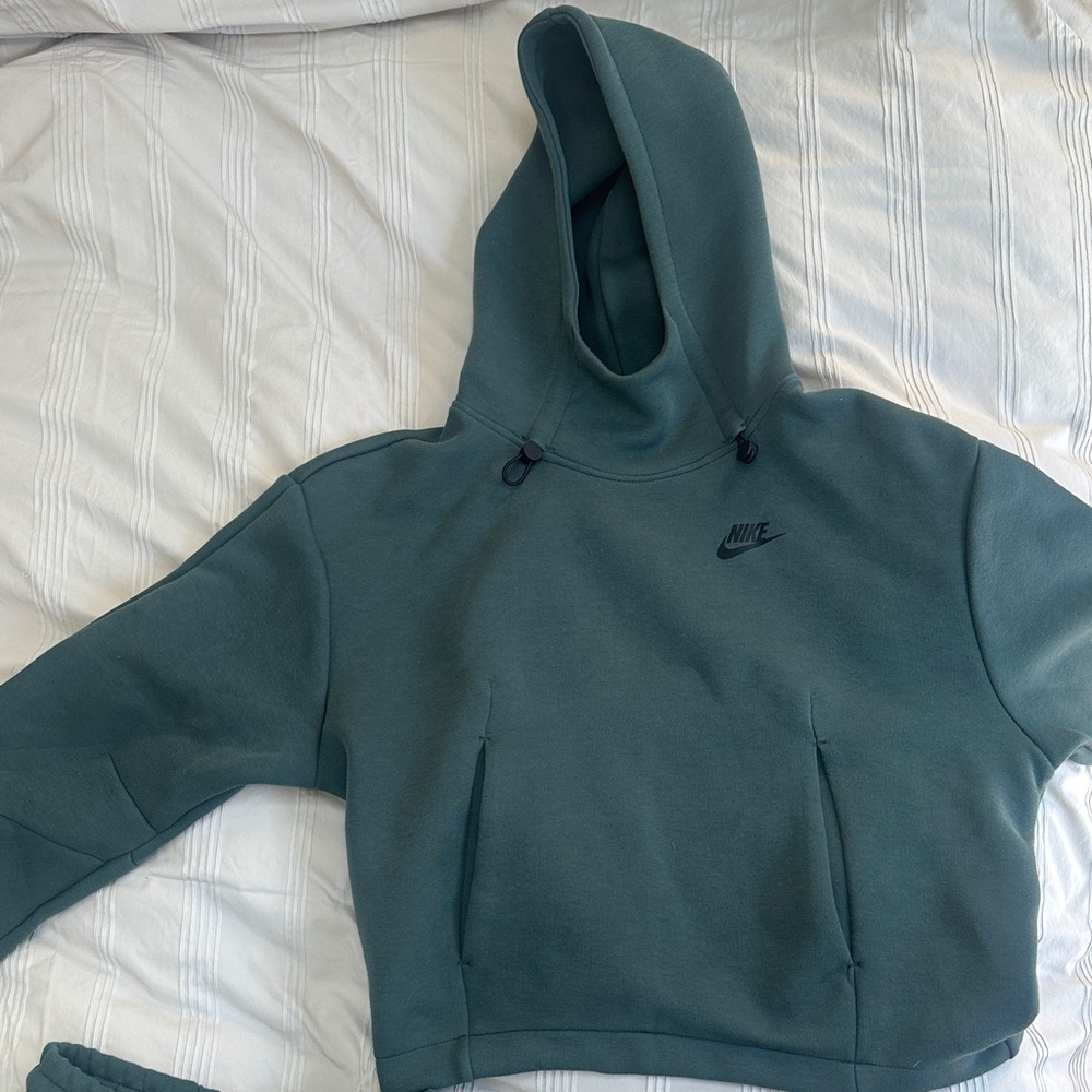 Women’s Nike tech oversized Hoodie

Worn once. 
Like new.  No tags